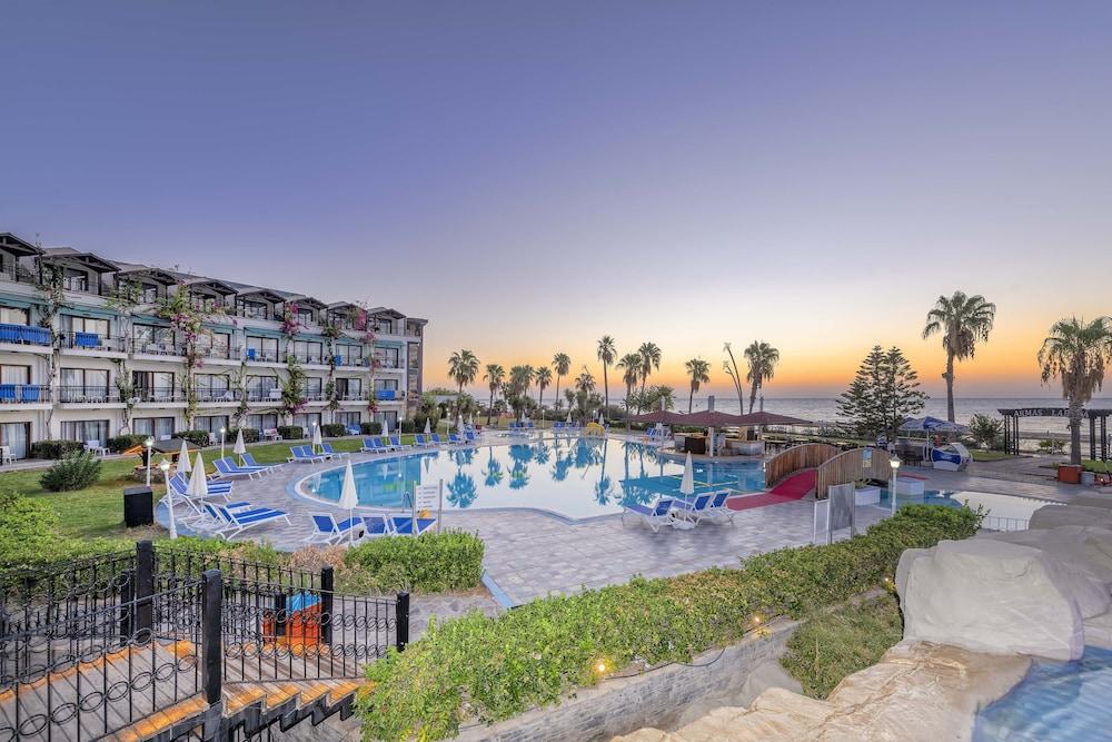 Labada Beach Hotel Çamyuva Екстериор снимка