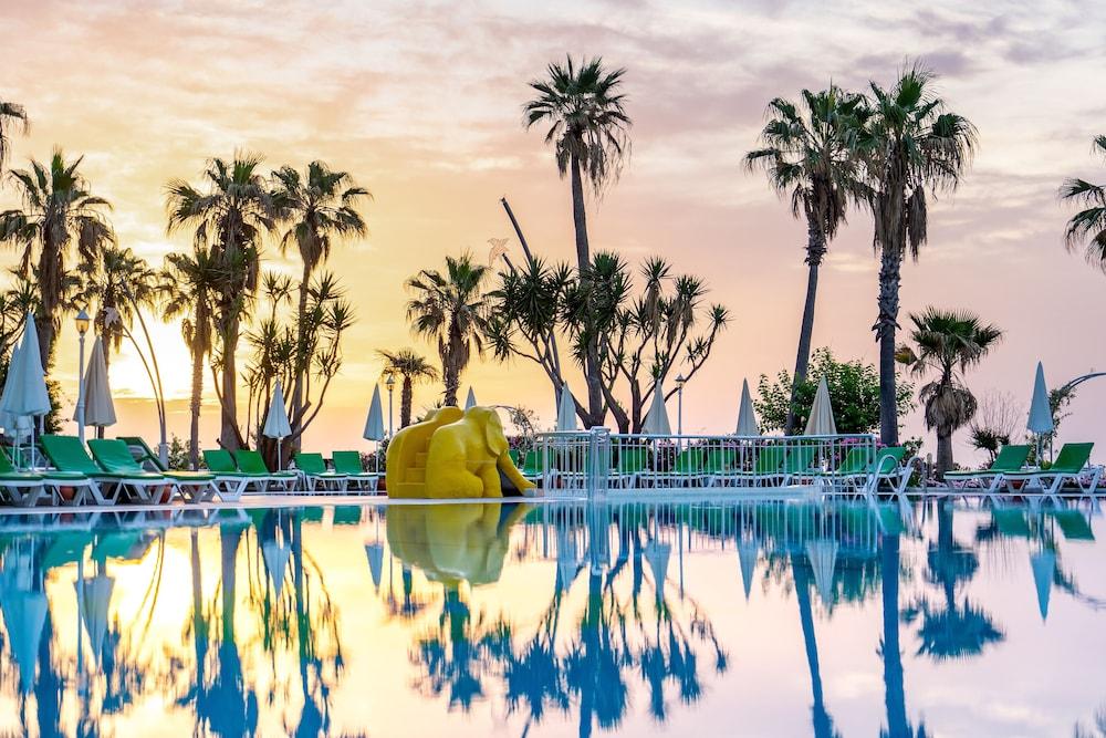 Labada Beach Hotel Çamyuva Екстериор снимка